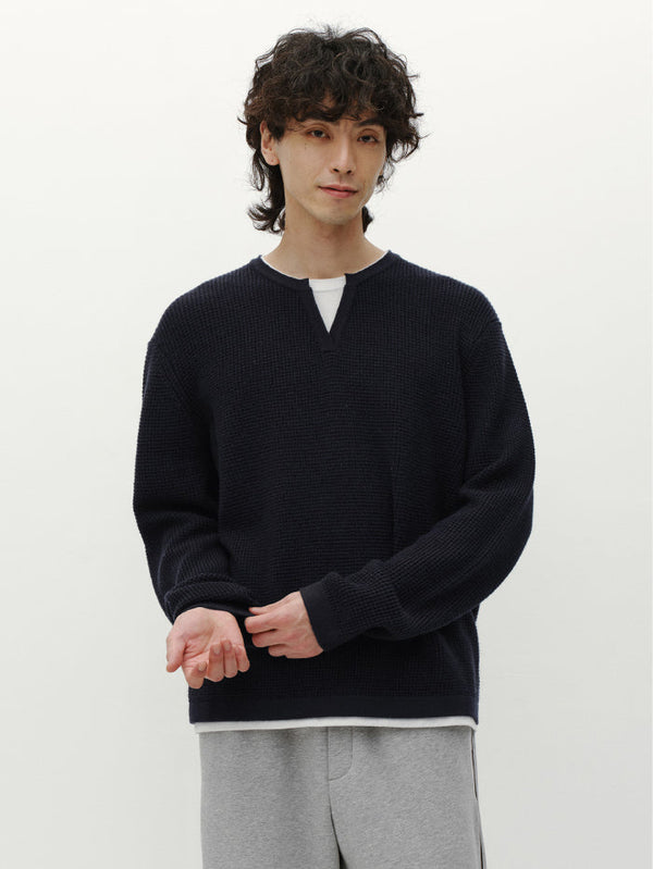 بلوفر محبوك بتفصيل رقبة مزدوجة للرجال